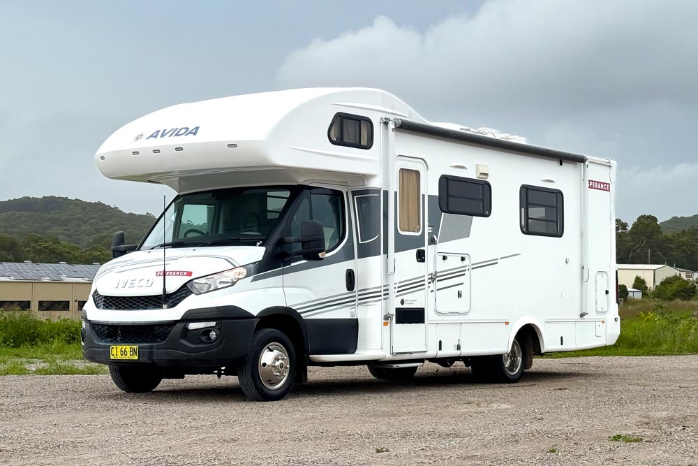 External view of the Avida Esperance C7922 SL Motorhome