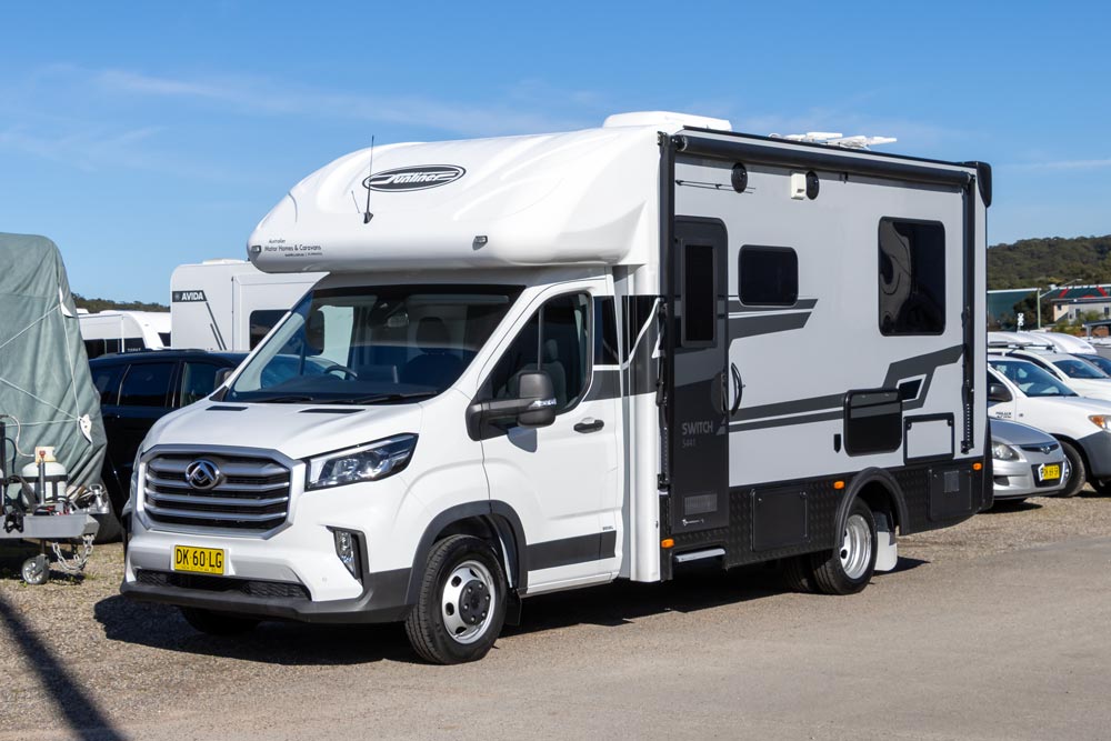 External view of the Sunliner Switch S-441 Motorhome